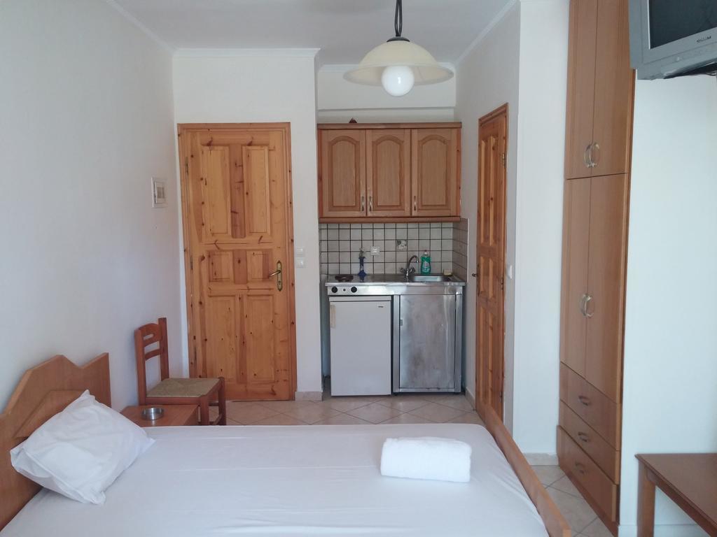 Irini Apartments Anaxos Ngoại thất bức ảnh
